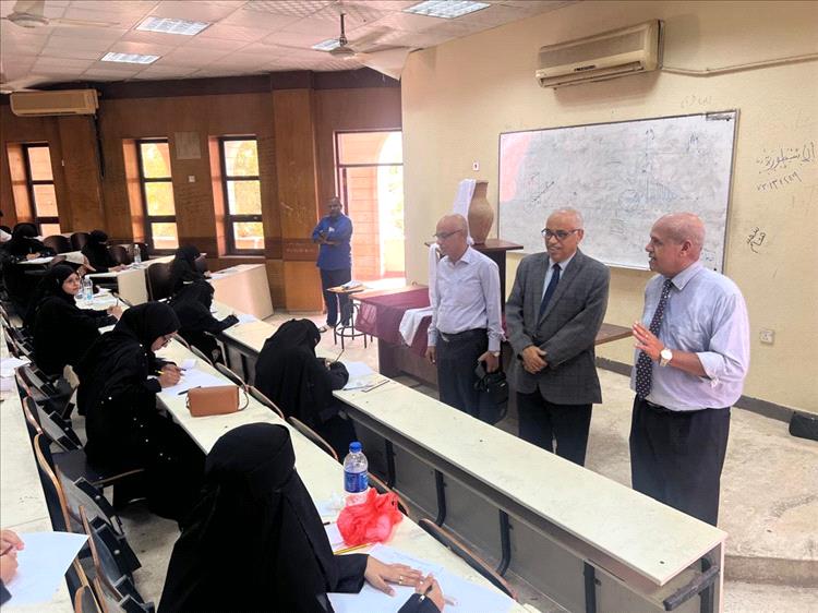 تواصل امتحانات المفاضلة في الرسم الحر للمتقدمين في تخصص الهندسة المعمارية